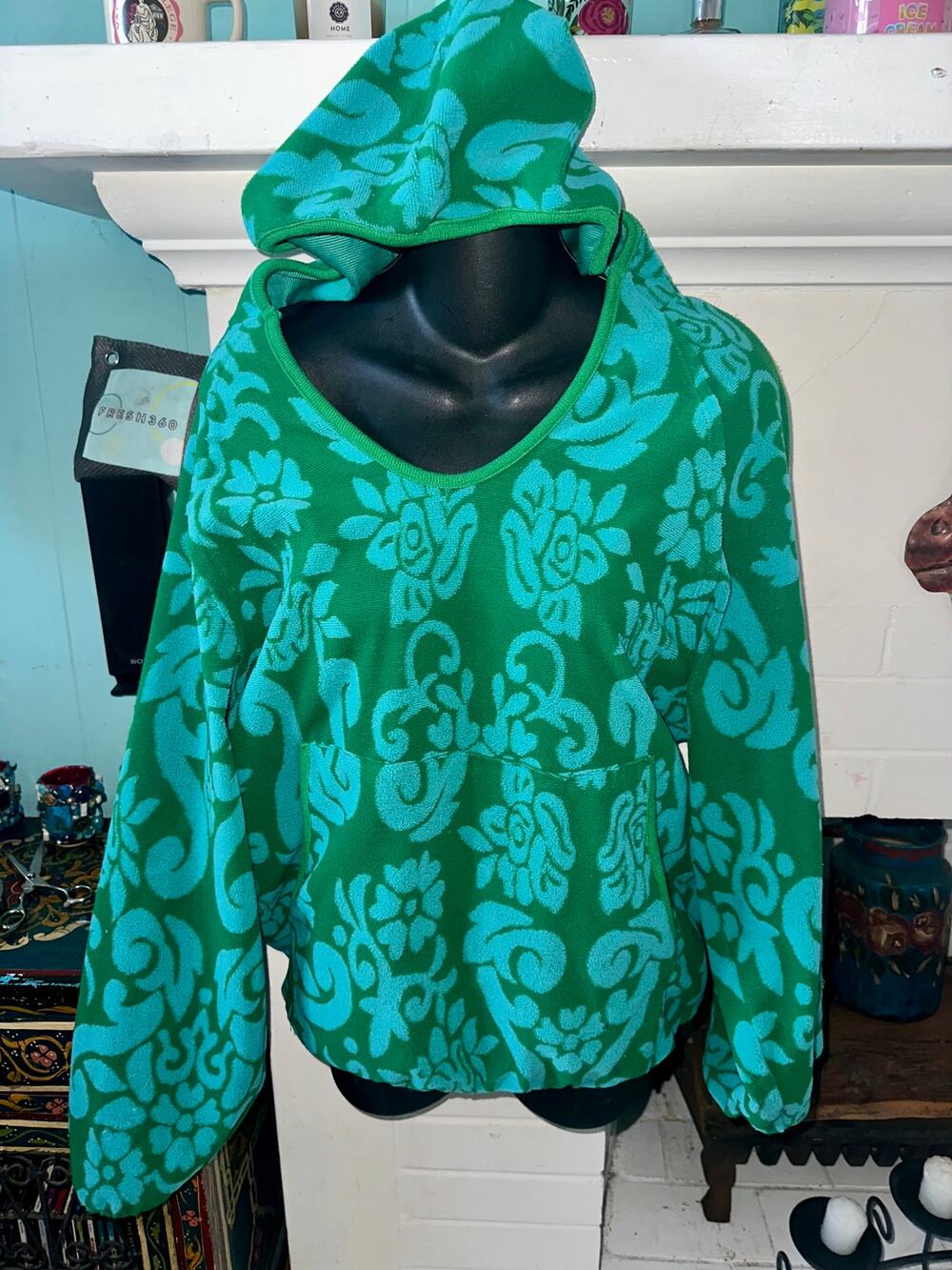 NWOT OVERSIZE BDG URBAN OUTFITTERS TURQUOISE FLORAL TERRYCLOTH HOODIE